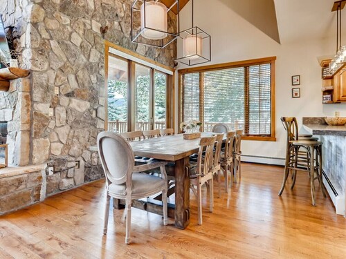 Luxurious Cordillera Estate 5 BR, Private Hot Tub