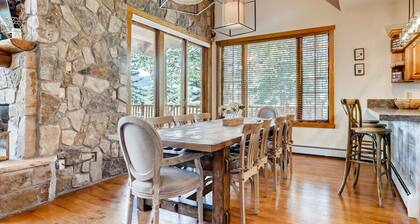 Luxurious Cordillera Estate 5 BR, Private Hot Tub