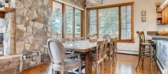 Luxurious Cordillera Estate 5 BR, Private Hot Tub