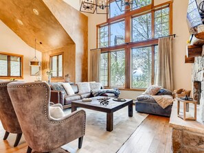 TV, fireplace, ping pong, stereo