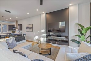 Smart TV, fireplace, stereo, offices