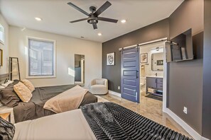 4 bedrooms, desk, iron/ironing board, free WiFi