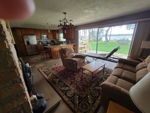 Fernseher, Bücher, Computerbildschirme, Drucker