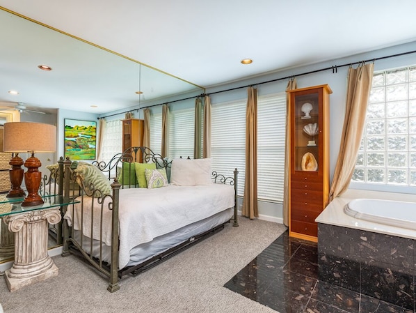 4 bedrooms, free WiFi, bed sheets