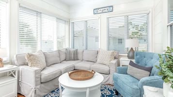 Maison, plusieurs lits, cuisine, vue jardin | Coin séjour