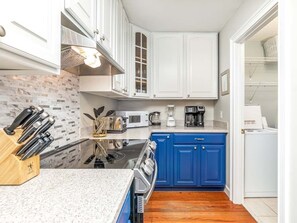 House, Multiple Beds, Kitchen, Garden View | Private kitchen | Fridge, microwave, oven, stovetop