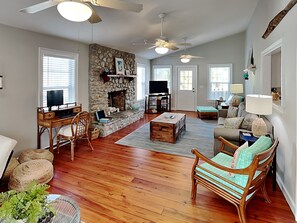 House, Multiple Beds, Kitchen, Garden View | Living area | TV