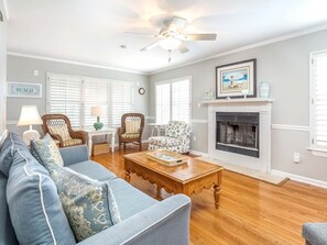 Living area - Northern Exposure by Tybee Vacation Rentals (Tybee Island)
