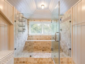 Ferienhaus, Mehrere Betten, Küche, Meerblick | Badezimmer | Handtücher, Toilettenpapier