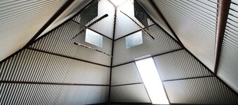 HIGH DESERT & LAKE RETREAT  adjacent to Mountain hiking, and a Hot Spring lake