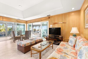 House, Multiple Beds, Kitchen, Ocean View | Living area