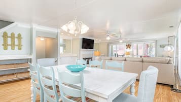 Casa, varias camas, cocina, vista al jardín | Restaurantes