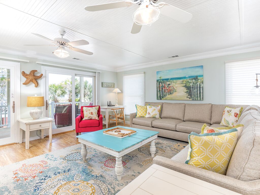 House, Multiple Beds, Kitchen, Garden View | Living area | 40-inch TV with digital channels