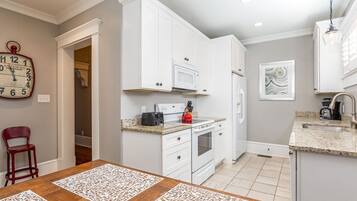 Condo, Multiple Beds, Kitchen, Garden View | Private kitchen | Fridge, microwave, oven, stovetop