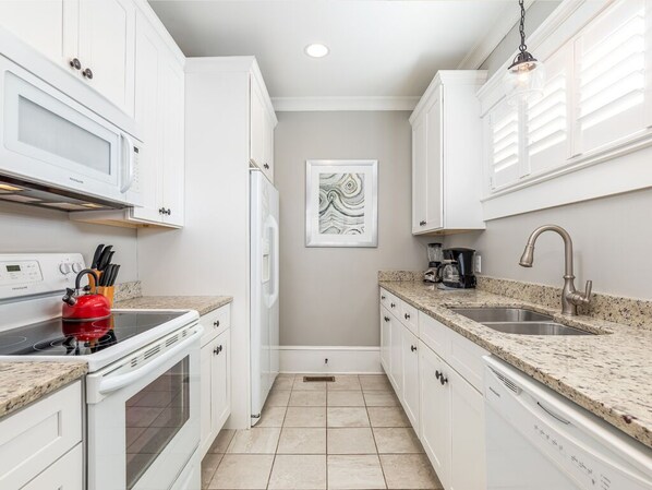 Condo, Multiple Beds, Kitchen, Garden View | Private kitchen