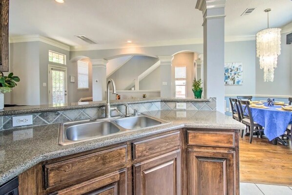 Interior - Newly updated, bright & airy townhouse! (Houston)