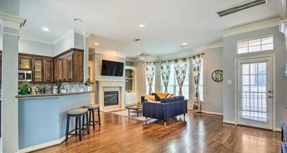 Newly updated, bright & airy townhouse!