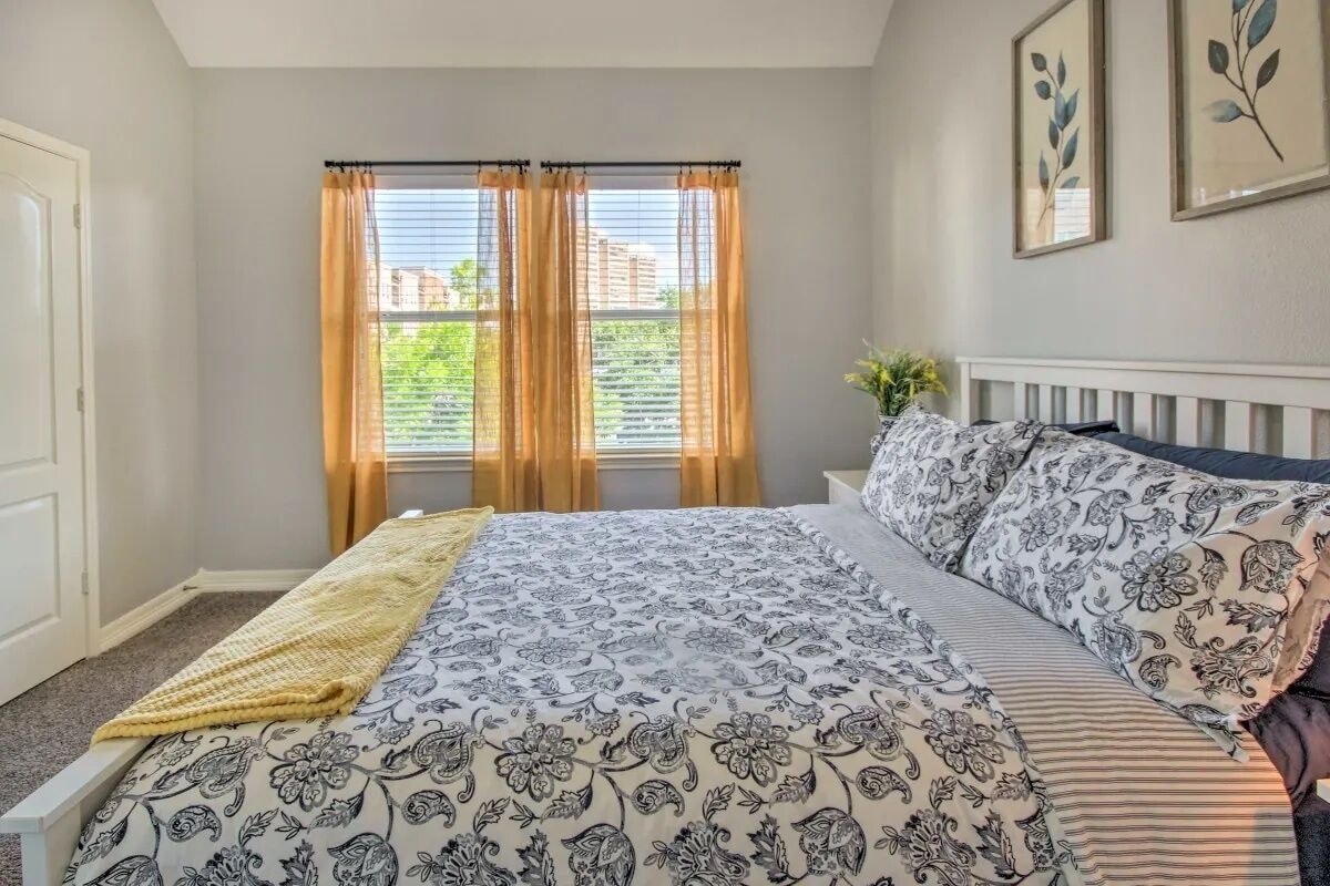 Photo 20 of Newly updated, bright & airy townhouse!