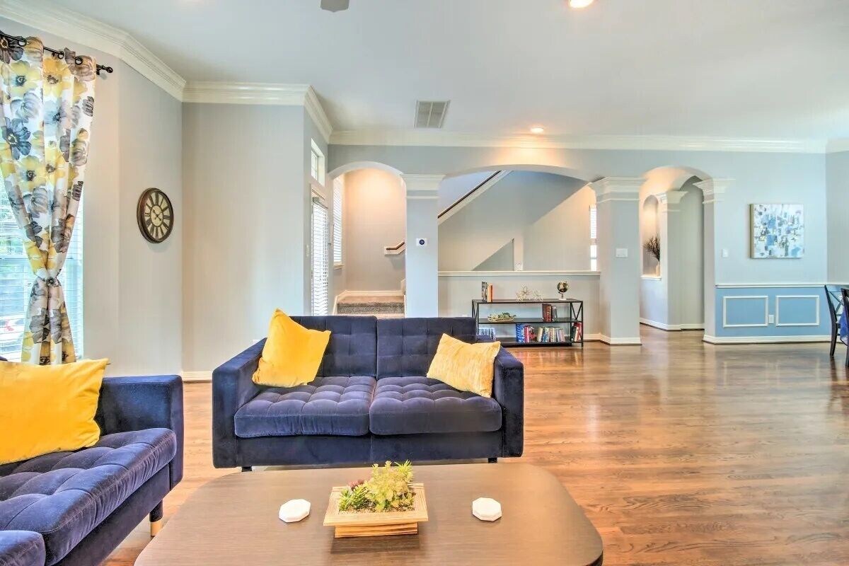 Photo 4 of Newly updated, bright & airy townhouse!