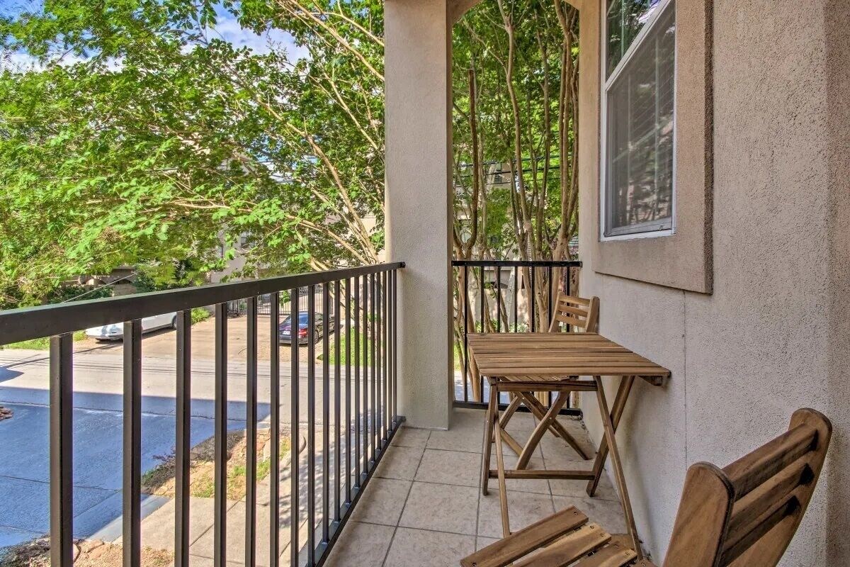 Photo 14 of Newly updated, bright & airy townhouse!