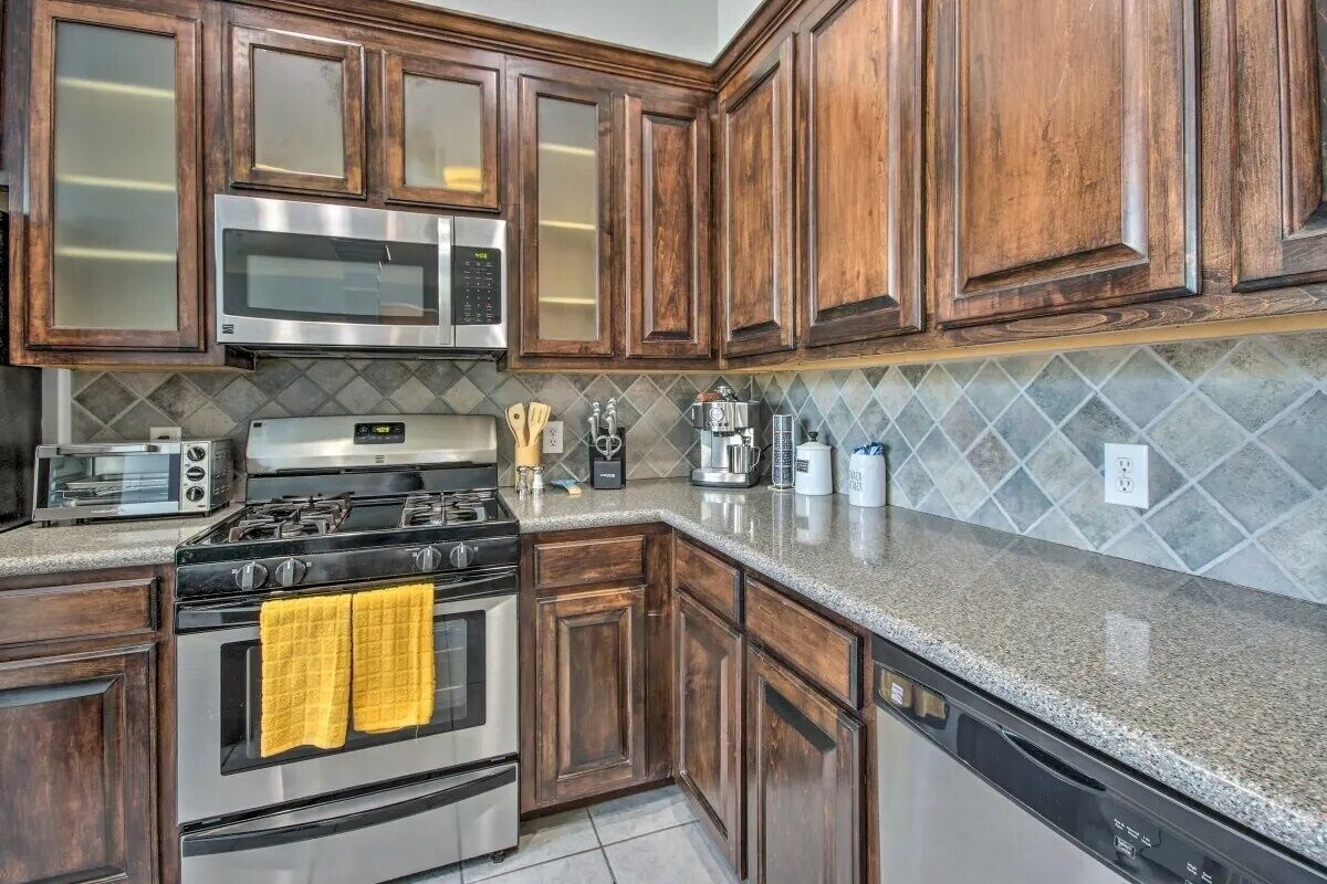 Photo 10 of Newly updated, bright & airy townhouse!