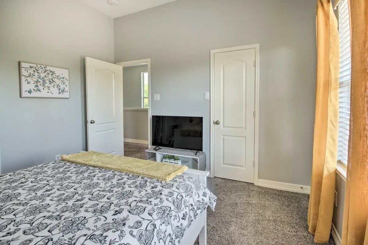 Photo 22 of Newly updated, bright & airy townhouse!