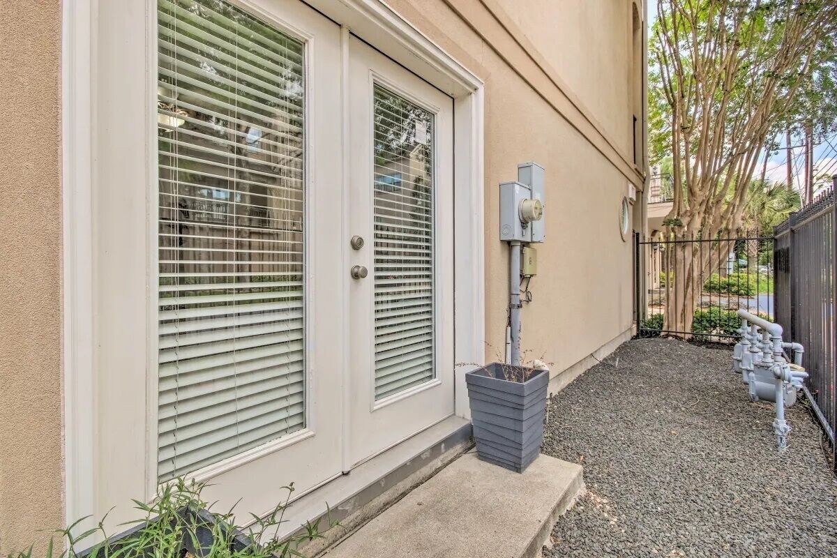 Photo 36 of Newly updated, bright & airy townhouse!