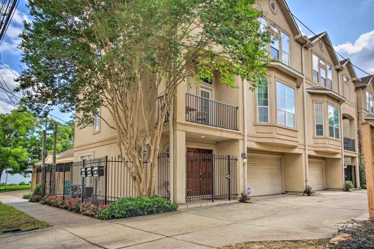 Photo 34 of Newly updated, bright & airy townhouse!
