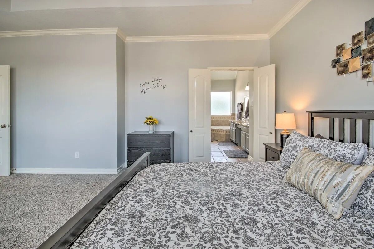 3 bedrooms, iron/ironing board, free WiFi, bed sheets