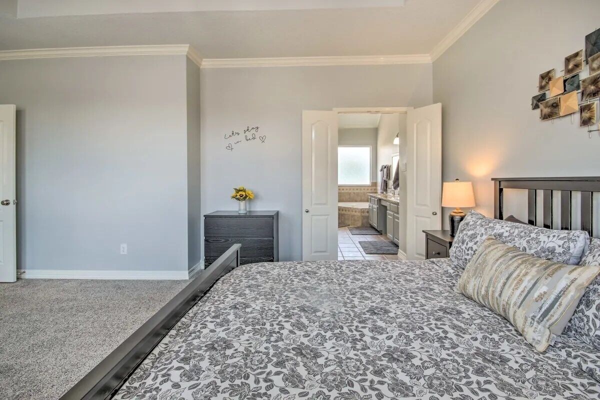 Photo 16 of Newly updated, bright & airy townhouse!