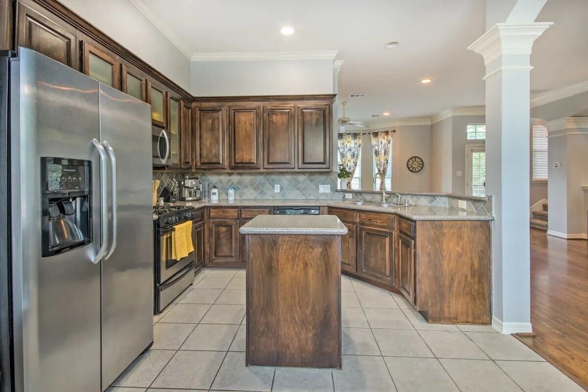 Photo 9 of Newly updated, bright & airy townhouse!