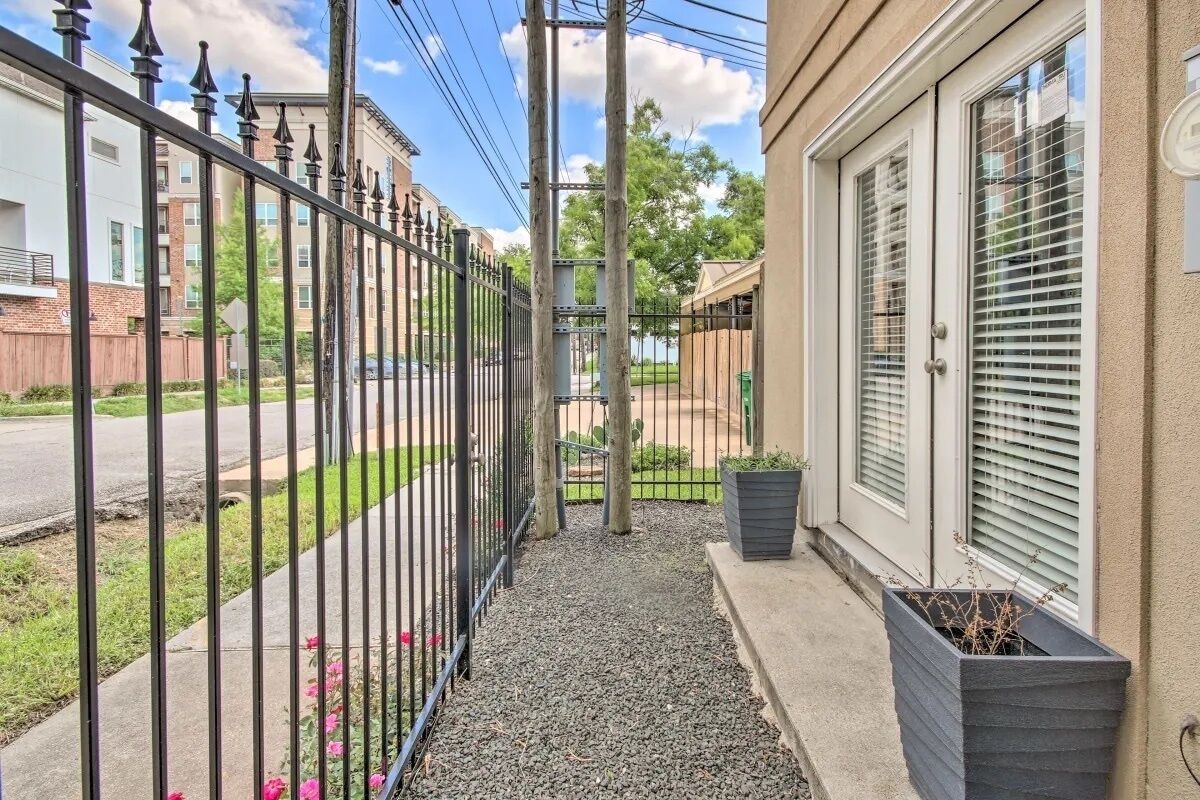 Photo 35 of Newly updated, bright & airy townhouse!