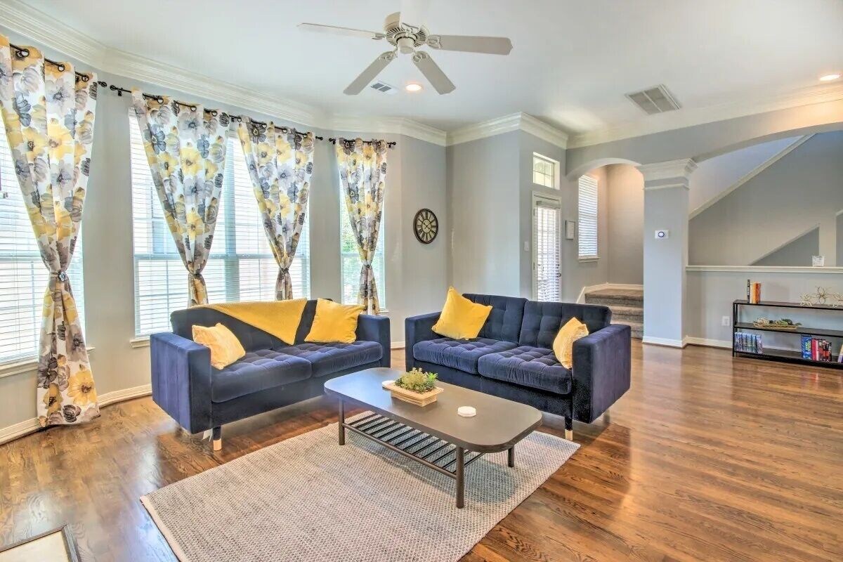 Photo 3 of Newly updated, bright & airy townhouse!