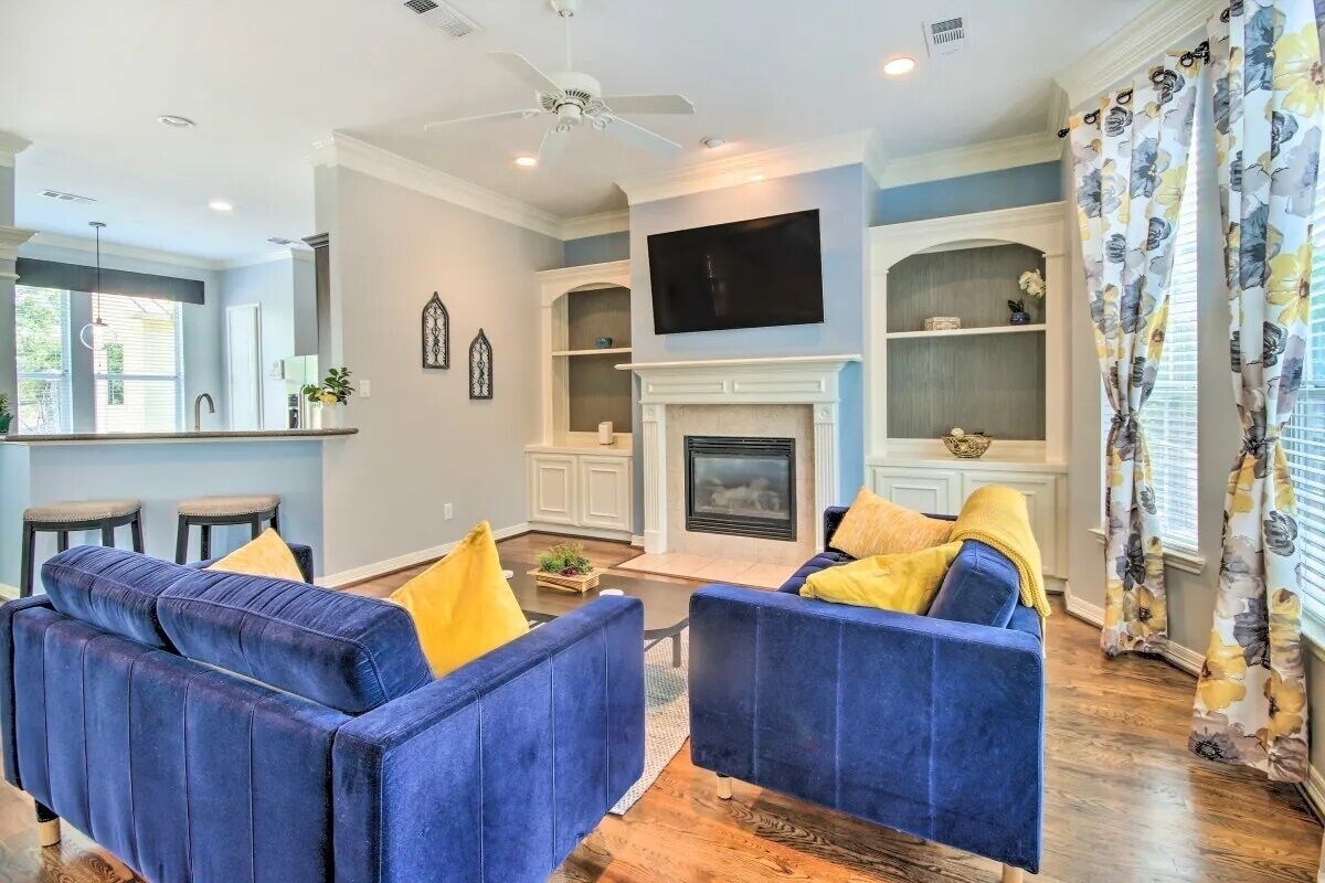 Photo 2 of Newly updated, bright & airy townhouse!