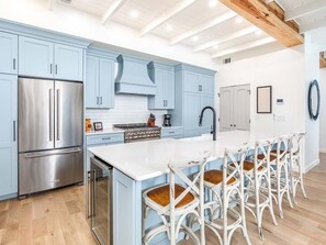 House, Multiple Beds, Pool Access, Pool View | Private kitchen | Fridge, microwave, oven, stovetop