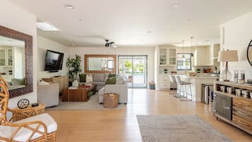 智能电视、桌上足球、乒乓球、书