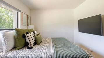 4 bedrooms, iron/ironing board, travel cot, free WiFi