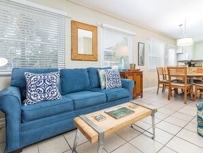 獨棟房屋, 多張床, 廚房, 花園景觀 | 起居區 | 40-吋電視，提供數位頻道