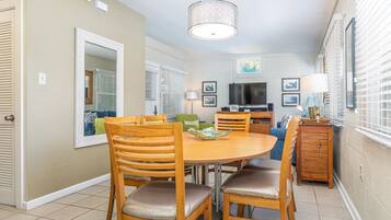 House, Multiple Beds, Kitchen, Garden View | Dining