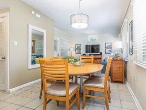 House, Multiple Beds, Kitchen, Garden View | Dining