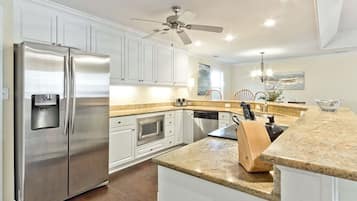 House, Multiple Beds, Kitchen, Partial Sea View | Private kitchen | Fridge, microwave, oven, stovetop