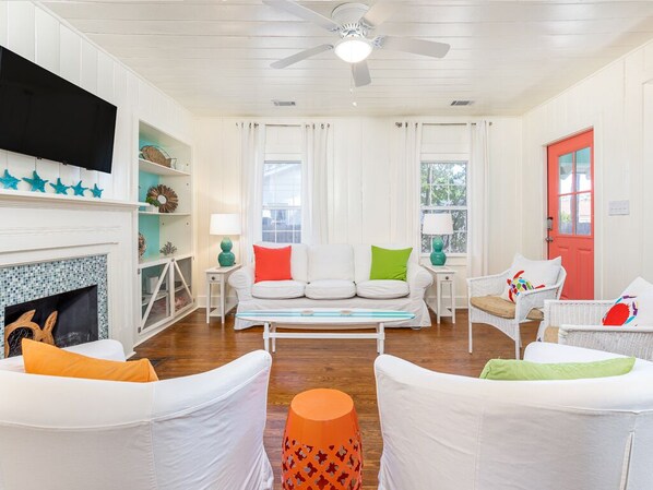 Cottage, Multiple Beds, Kitchen, Garden View | Living area | 40-inch TV with digital channels