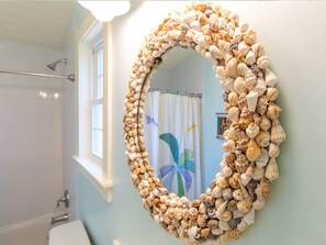 Casa de campo, varias camas, cocina, vista al jardín | Interior