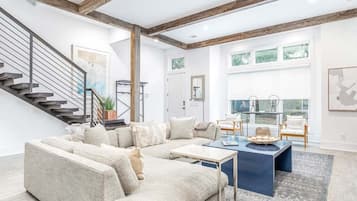 House, Berbilang Katil, Kitchen | Ruang tamu | TV