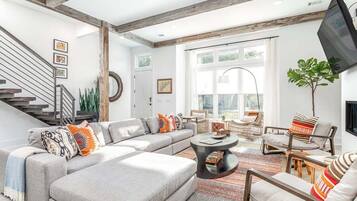 House, Berbilang Katil, Kitchen | Ruang tamu | TV