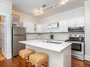 公寓客房, 多張床, 廚房, 部分海景 | 私人廚房 | 電冰箱、微波爐、烤箱、爐台