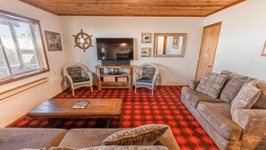House, Multiple Beds (Gull Cottage) | Living room - Gull Cottage (Pacific City)