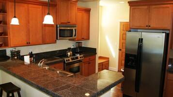 House, Multiple Beds (Beneteau) | Private kitchen
