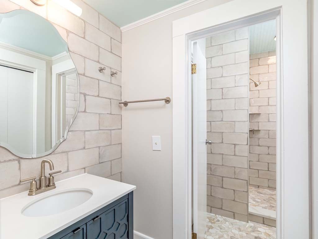 Condo, Multiple Beds, Kitchen, Garden View | Bathroom | Towels, toilet paper