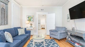 Leilighet, flere senger, kjøkken, hageutsikt | Oppholdsområde | TV